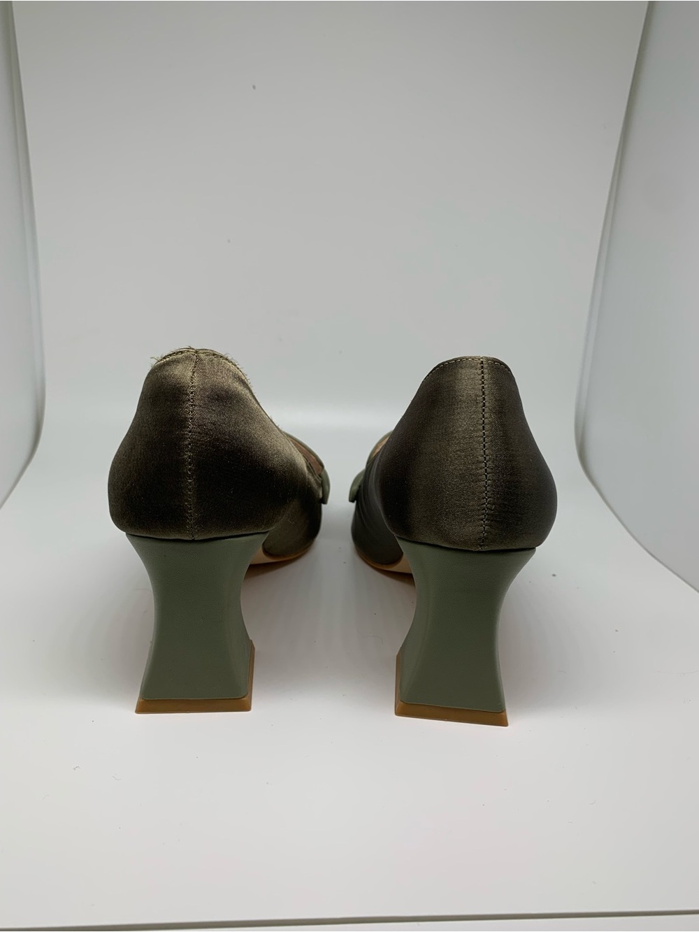 Classic Pointed-Toe Green Leather Block Heel Pumps - Picture 5 of 6